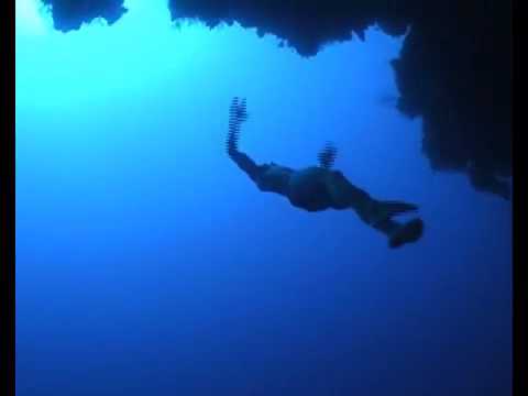 FREEDIVING THE ARCH