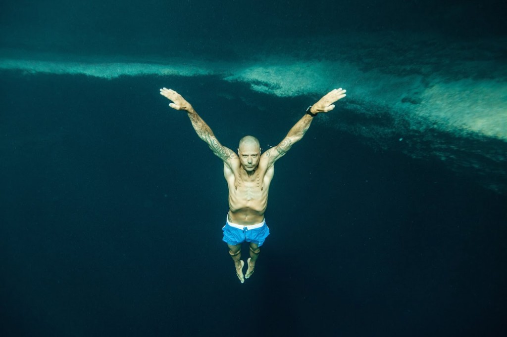 P.O.V. freedive into a Blue Hole